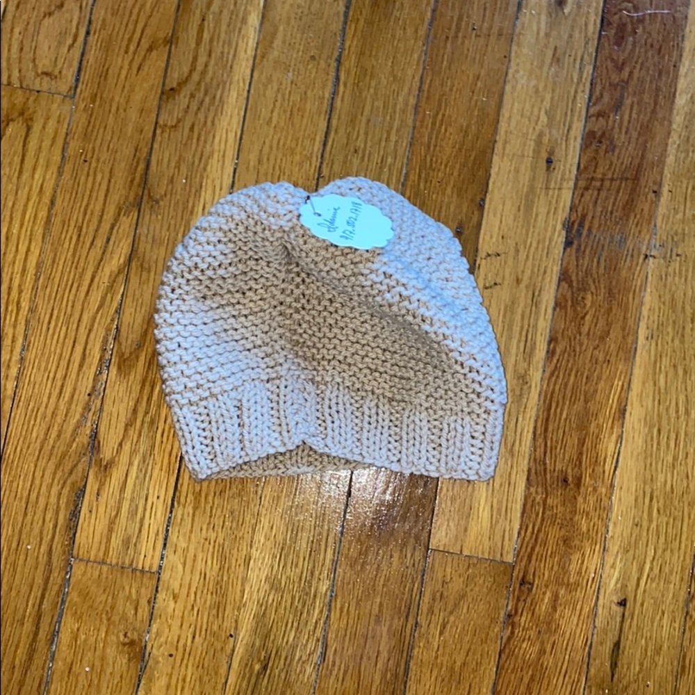 HAT - LANA. - Picture 3 of 4